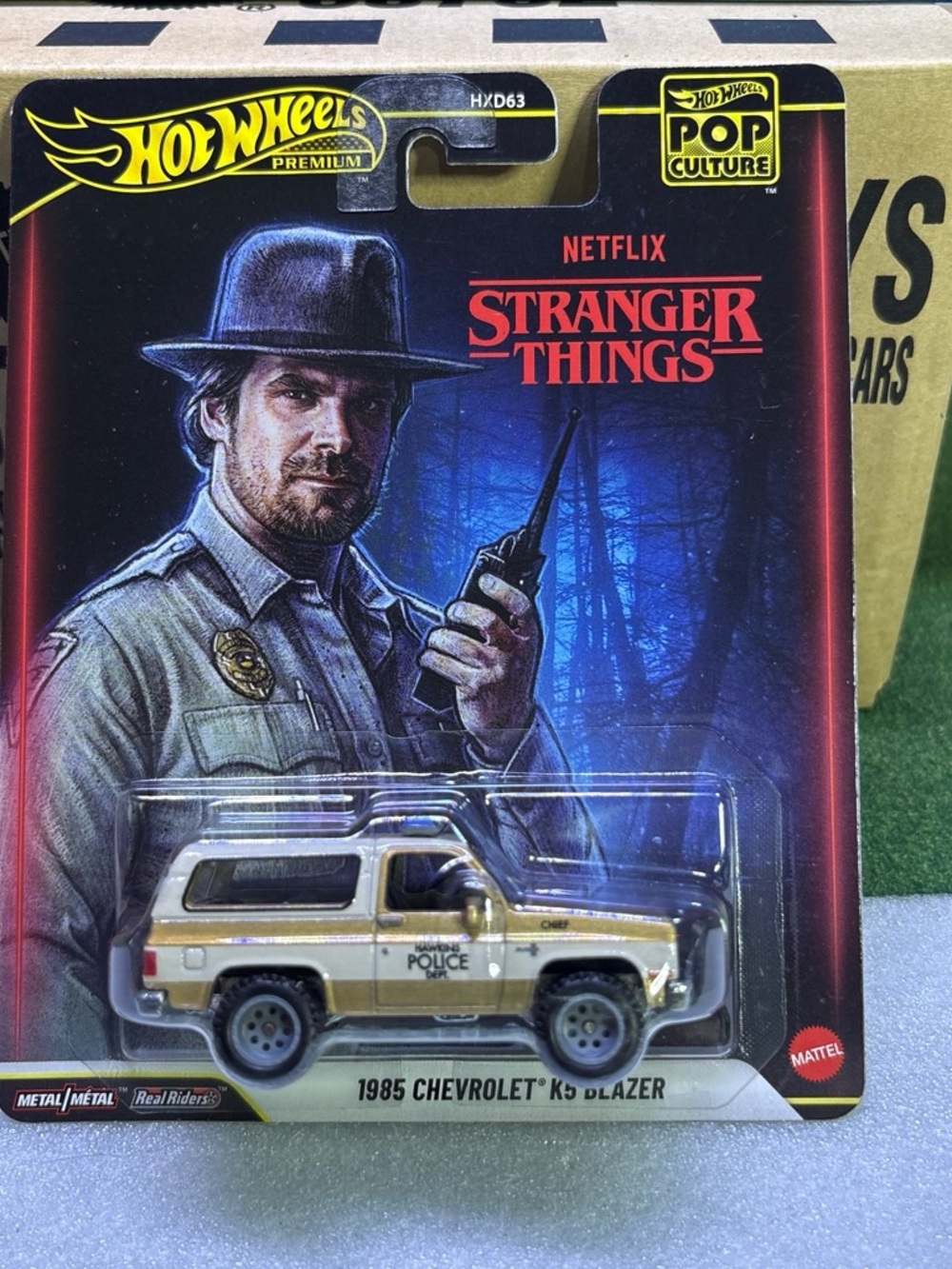 Hot wheels Premium Stranger Things 1985 Chevrolet K5 Blazer - White & Gold